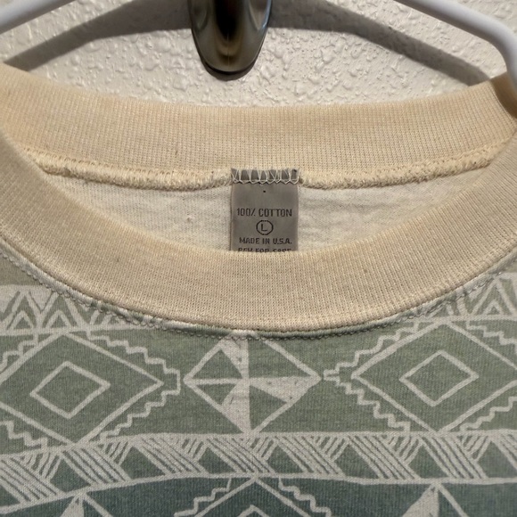 Geometric Patterned T-Shirt - Picture 2 of 4